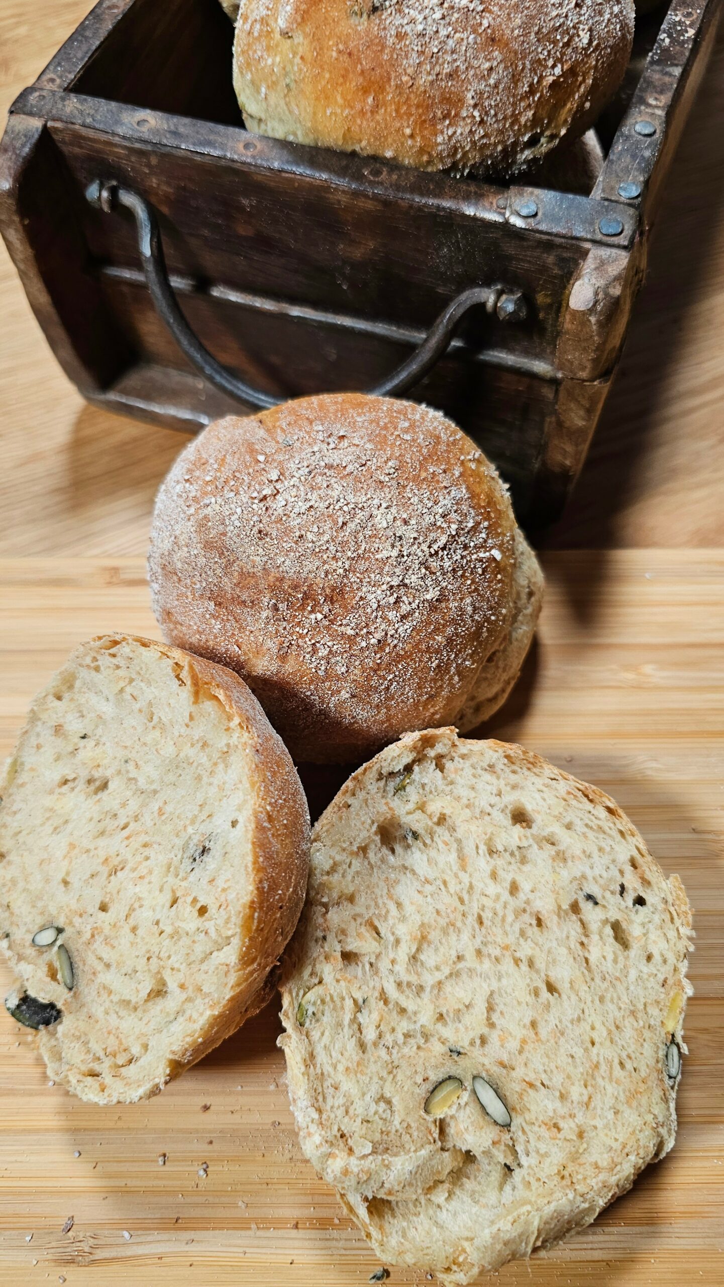 Bułki orkiszowe z pestkami dyni