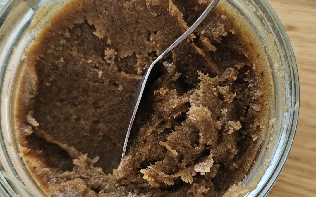 Pasta daktylowo- sezamowa