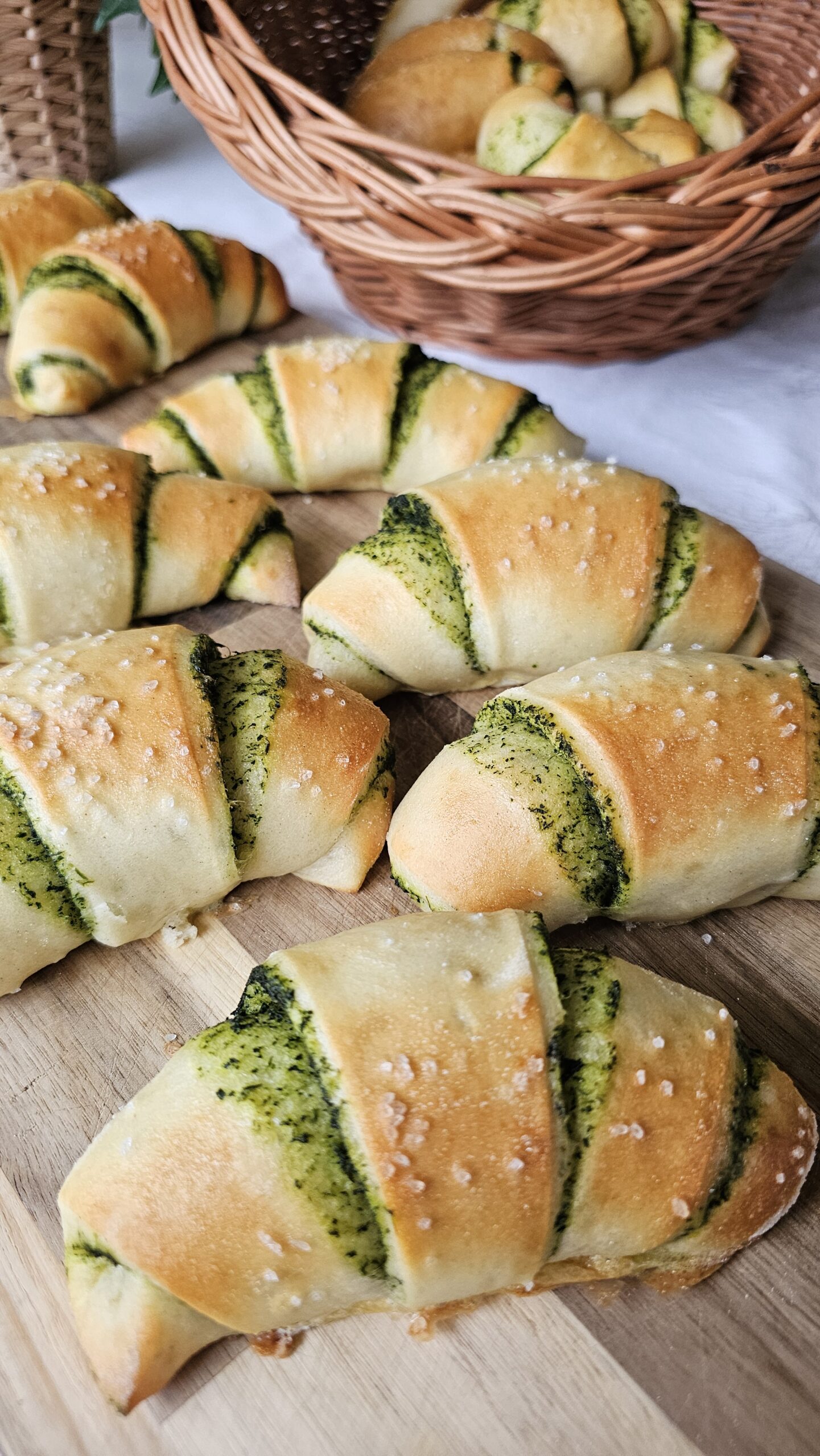 Rogaliki maślane z pokrzywą